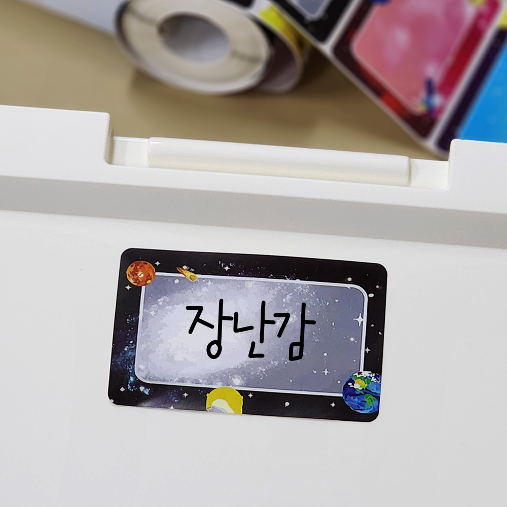 여행엑세서리 부착네임택 표정테이프 포인트인테리어 유리창장식품 분류용라벨 붙이는글씨 금연패치 반사안전용품 페이퍼북마크 데코패치 붙이는색종이 300P 우주 이름표 견출지 대형 스티커