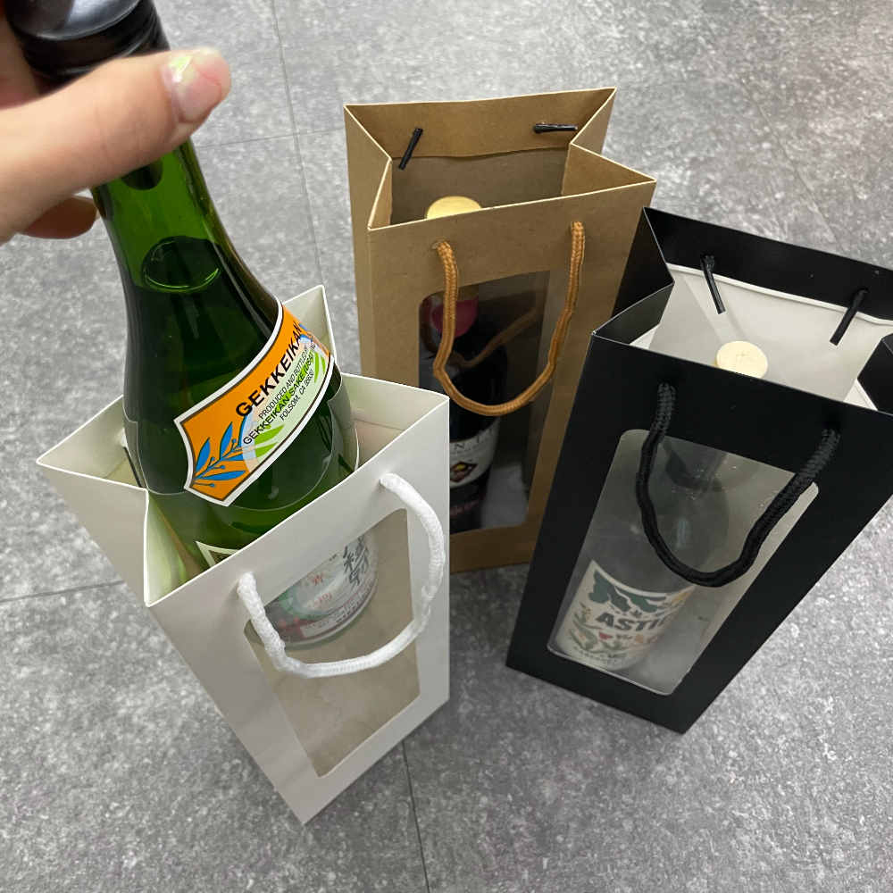 간편쇼핑백 포장용품 크리스마스쇼핑백 일자형투명창백 블랙선물백 하트디자인쇼핑백 투명손잡이가방 선물포장용 소사이즈쇼핑백 동물모티프쇼핑가방 도소매백 투명창 종이가방 화이트 와인 쇼핑백