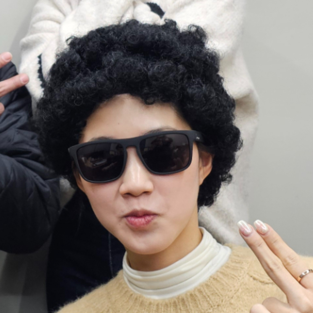 의상가발 블랙뽀글머리 파풀로스가발 가짜머리색상 밝은갈색긴머리가발 학생가발 컬하이라이트가발 빨간색가발 빨간색웨이브가발 합성스킨 컬가발 인생사진 뽀글머리 블랙 폭탄 네컷 가발