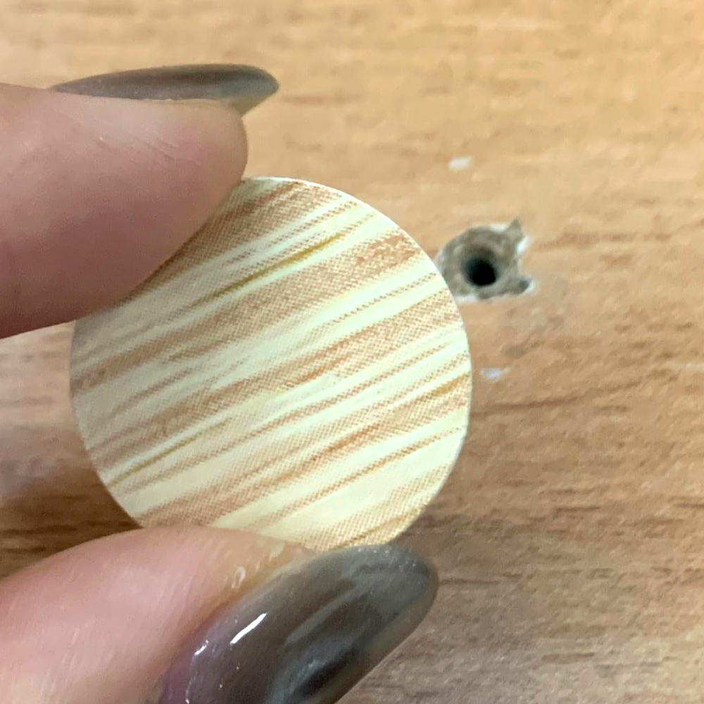 구멍 흠집보수 못자국스티커 나무무늬 연한갈색