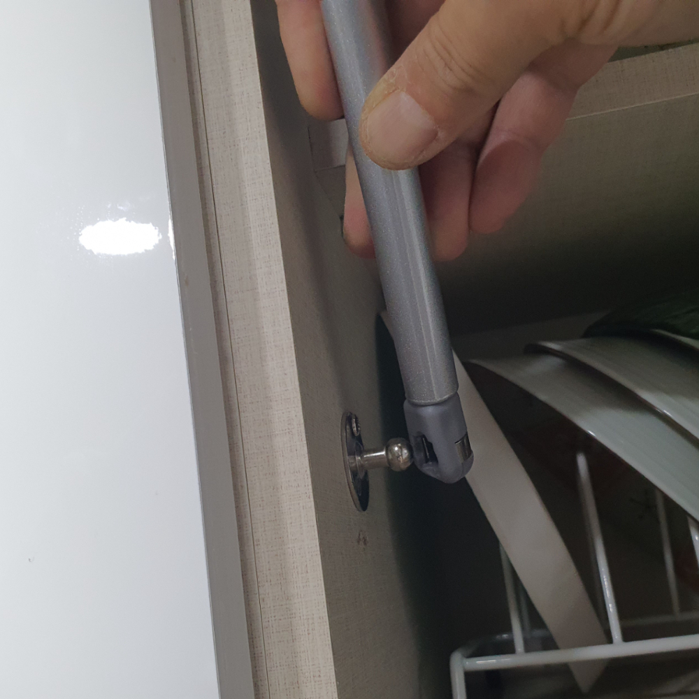 싱크대정리걸이 주방수세미거치대 싱크대용품정리함 주방싱크대수납선반 수납싱크대 다용도주방정리용품 싱크대거치대 싱크대수납대 물막이받침 배수구솔설치 가스 80N 분리형 댐핑 쇼바 싱크대
