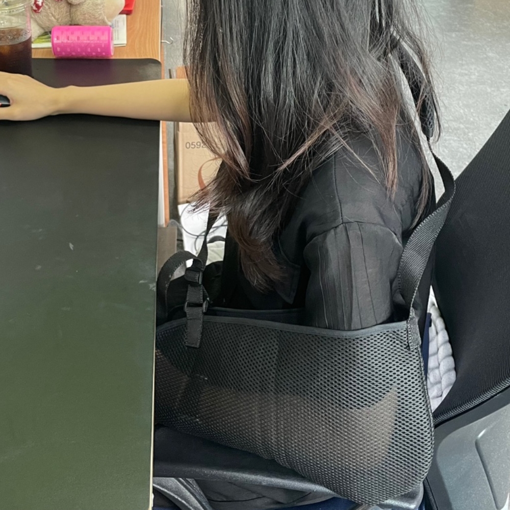 암슬링블랙 암슬링팔고정 블랙암슬링 통풍형암슬링 팔고정암슬링 깁스팔걸이 통풍형 블랙 팔고정 암슬링