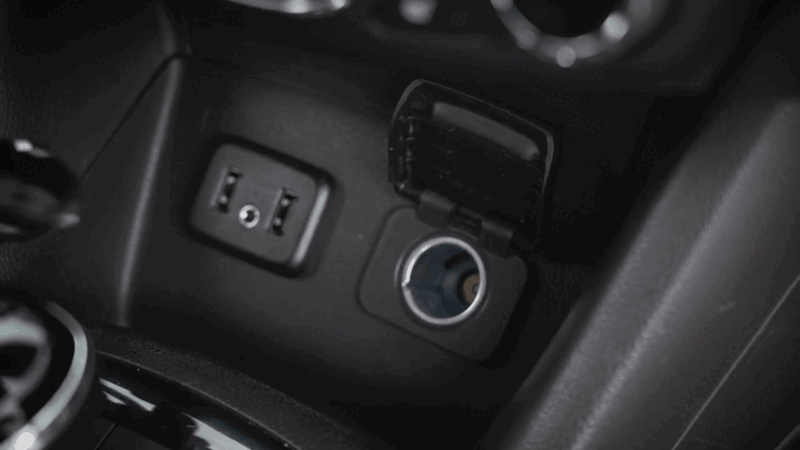 230526_AL0401_Car_charger_%EC%B0%A8%EB%9F%89%EC%9A%A9%EC%B6%A9%EC%A0%84%EA%B8%B0_07_1.gif