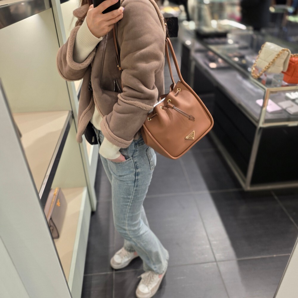 프라다 삼각로고 달링 버킷백 1BE087