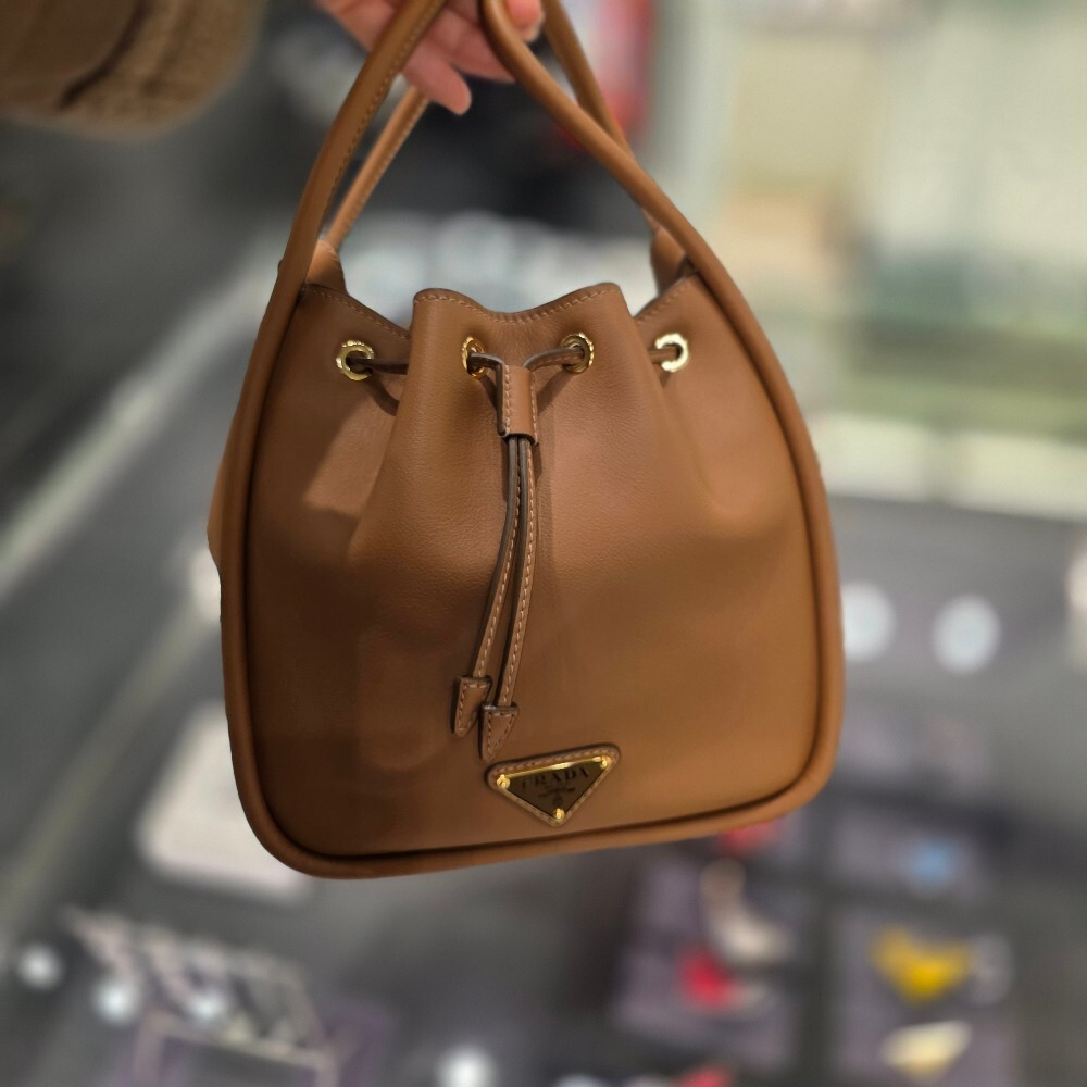 프라다 삼각로고 달링 버킷백 1BE087