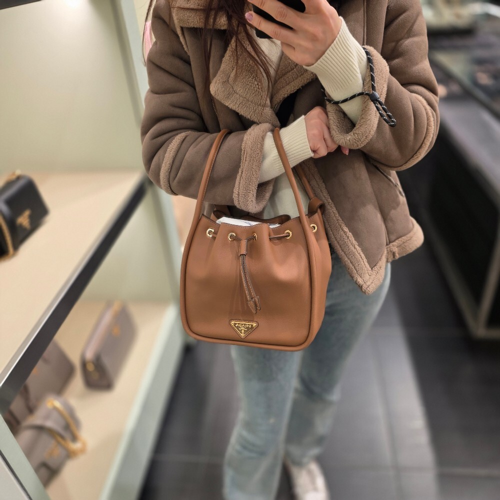 프라다 삼각로고 달링 버킷백 1BE087