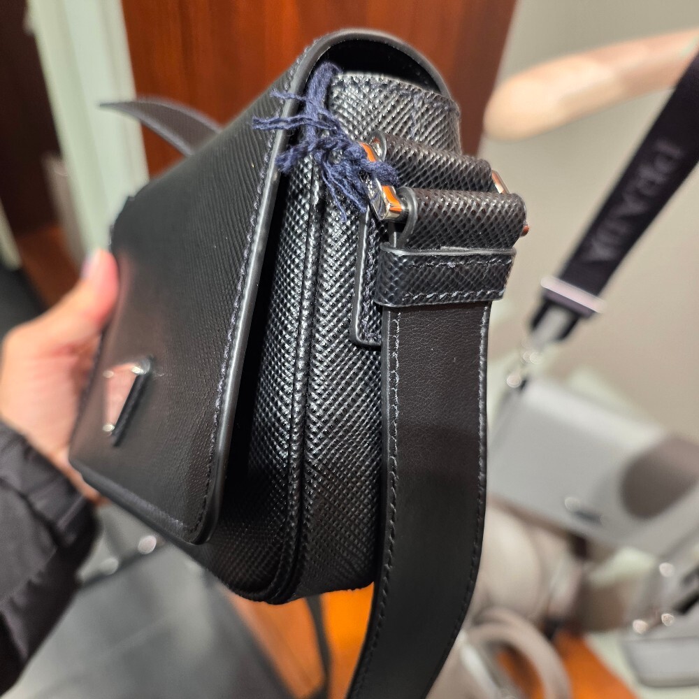 프라다 사피아노 크로스백 2VD065