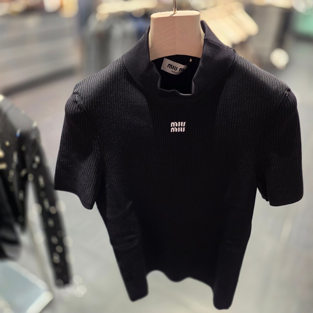 미우미우 로고 니트 반팔 티셔츠 MMR44