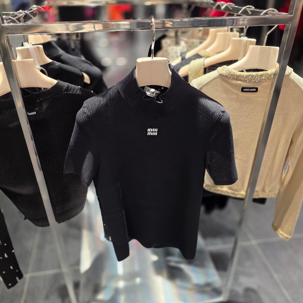 미우미우 로고 니트 반팔 티셔츠 MMR44