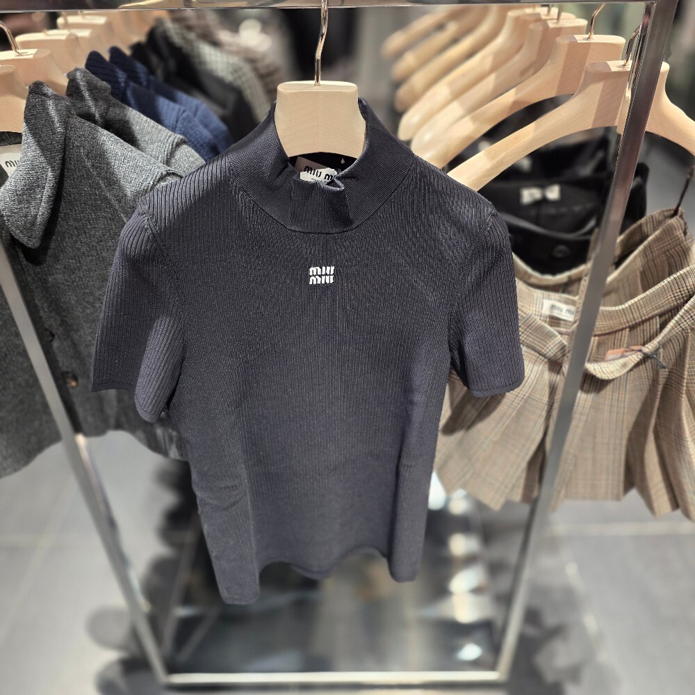 미우미우 로고 니트 반팔 티셔츠 MMR44