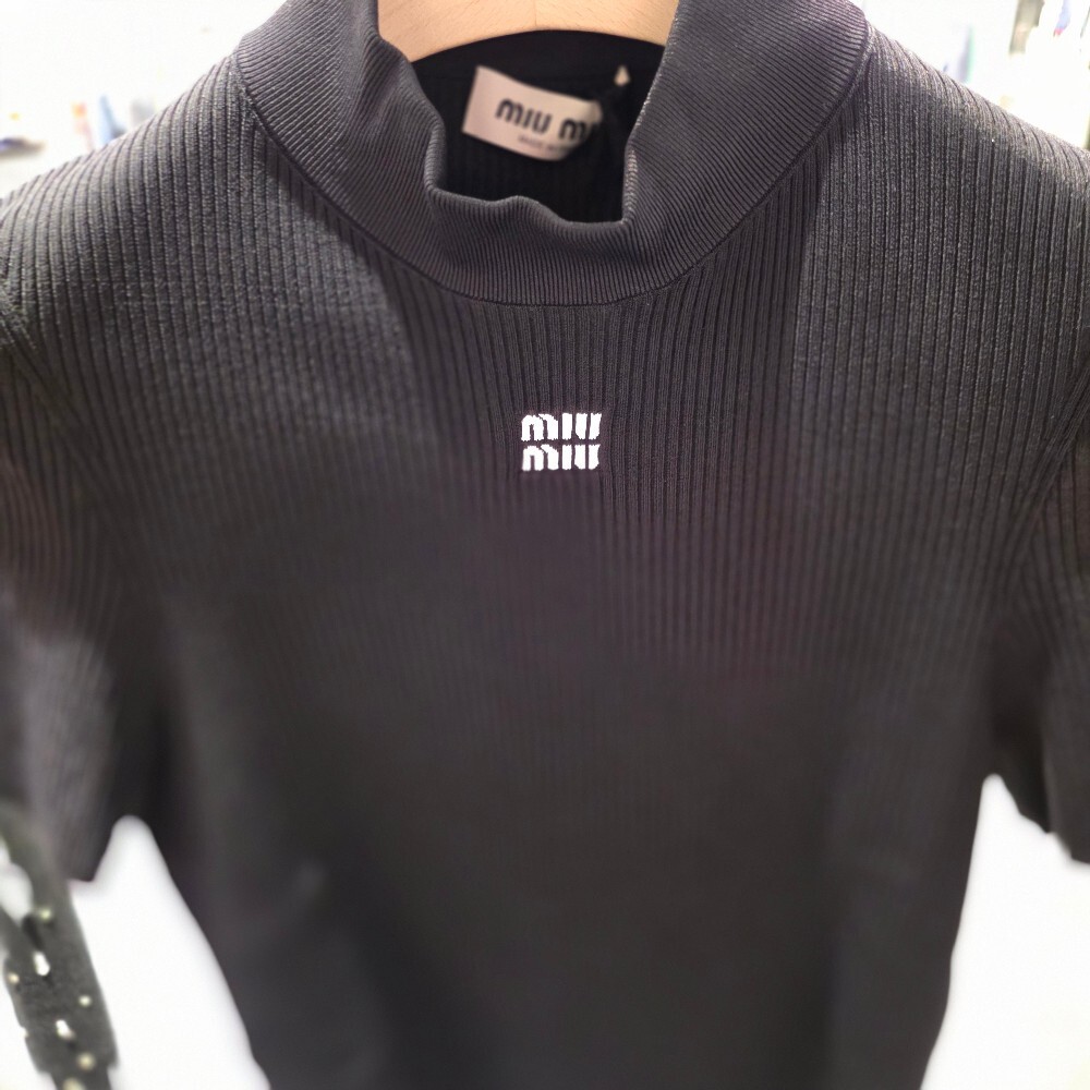 미우미우 로고 니트 반팔 티셔츠 MMR44