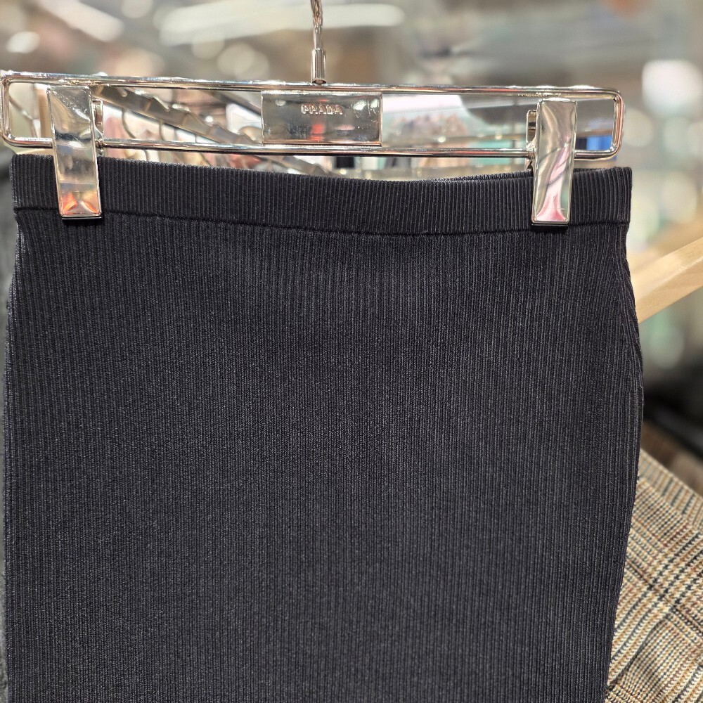 미우미우 로고니트스커트 MMRG52