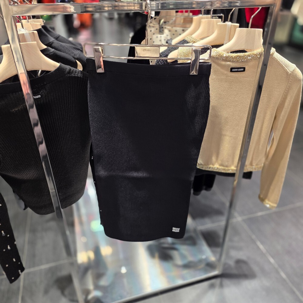 미우미우 로고니트스커트 MMRG52