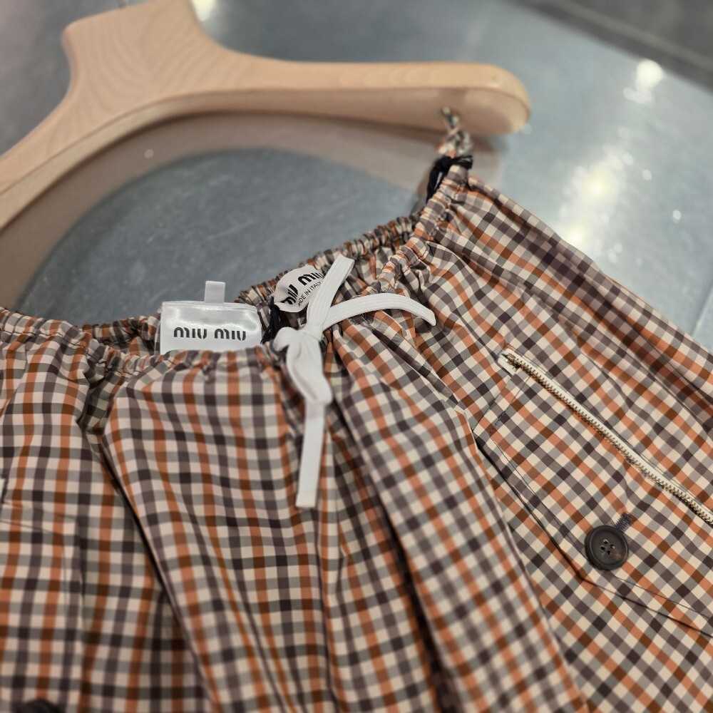 미우미우 체크 리나일론 미니 스커트 MG2385