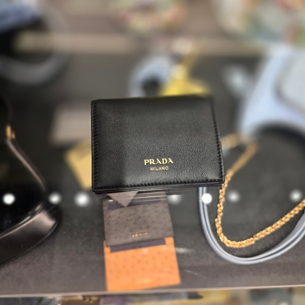 프라다 소프트 그레인 카드 지갑 1MV204