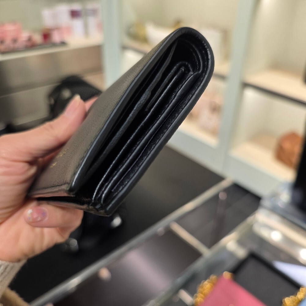 프라다 소프트 그레인 카드 지갑 1MV204