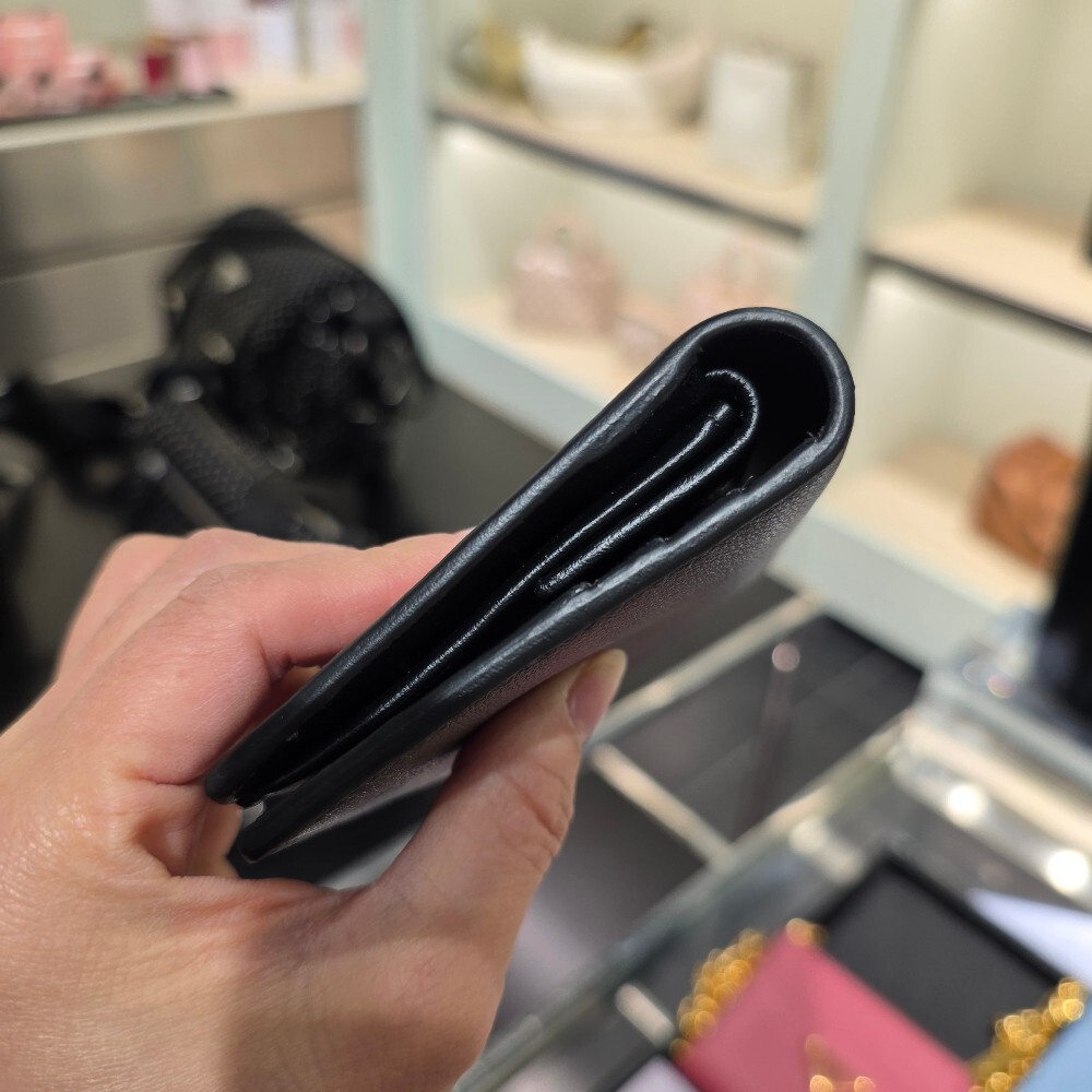 프라다 소프트 그레인 카드 지갑 1MV204