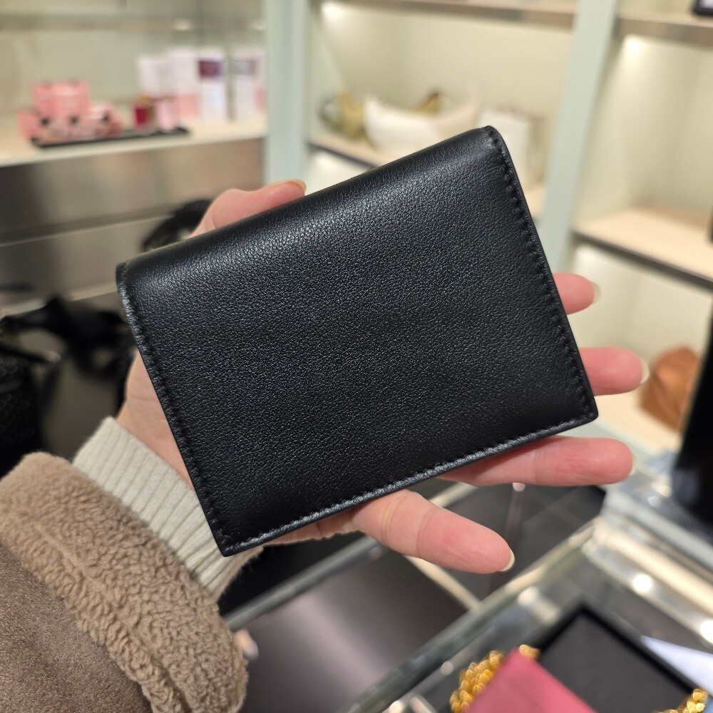 프라다 소프트 그레인 카드 지갑 1MV204