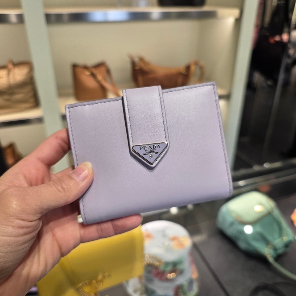 프라다 삼각로고 시티 카프 여성 반지갑 1MV204