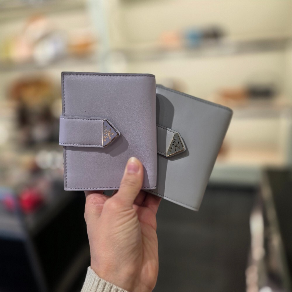 프라다 삼각로고 시티 카프 여성 반지갑 1MV204