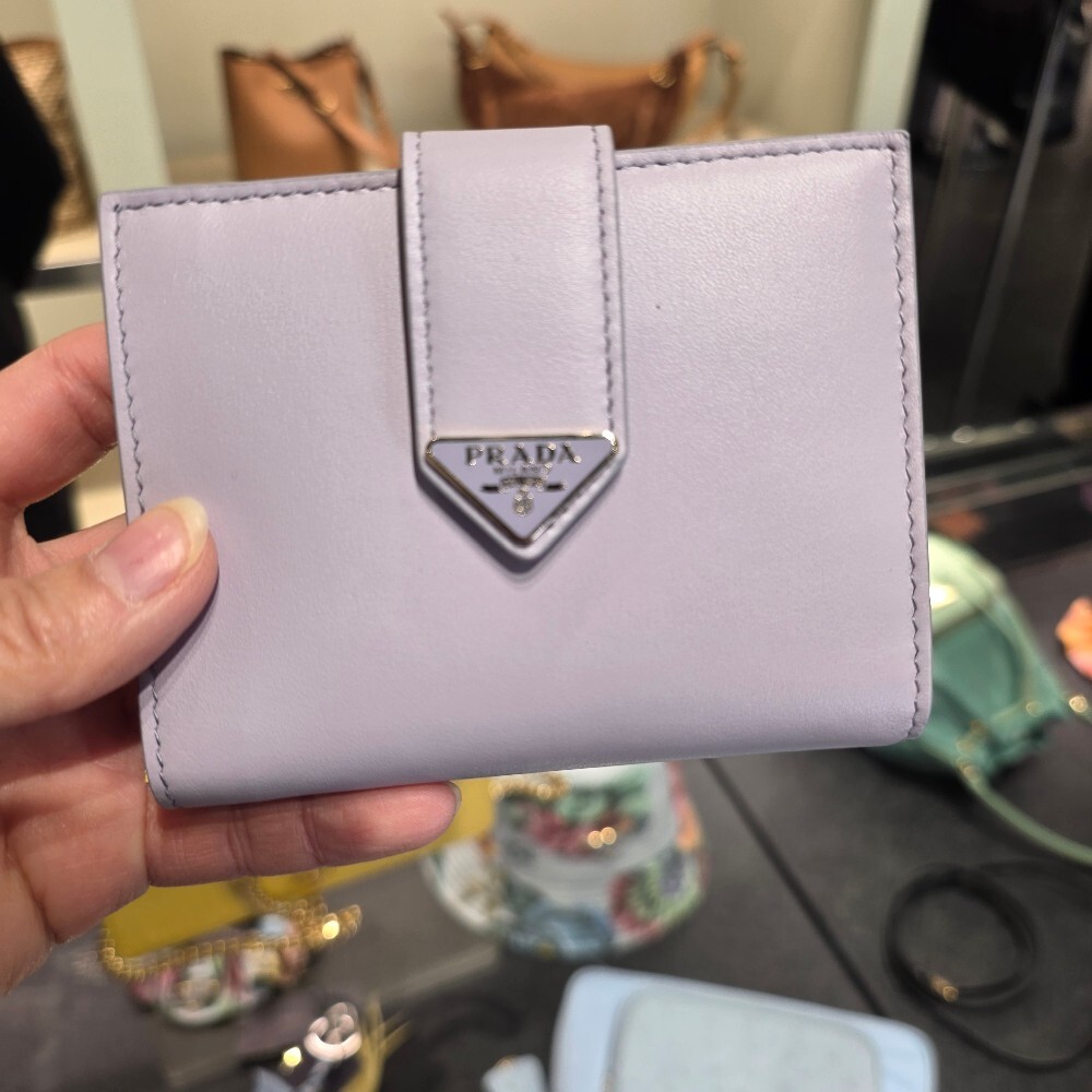 프라다 삼각로고 시티 카프 여성 반지갑 1MV204