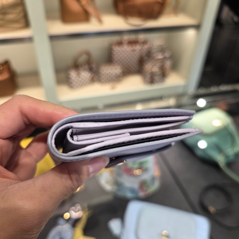 프라다 삼각로고 시티 카프 여성 반지갑 1MV204