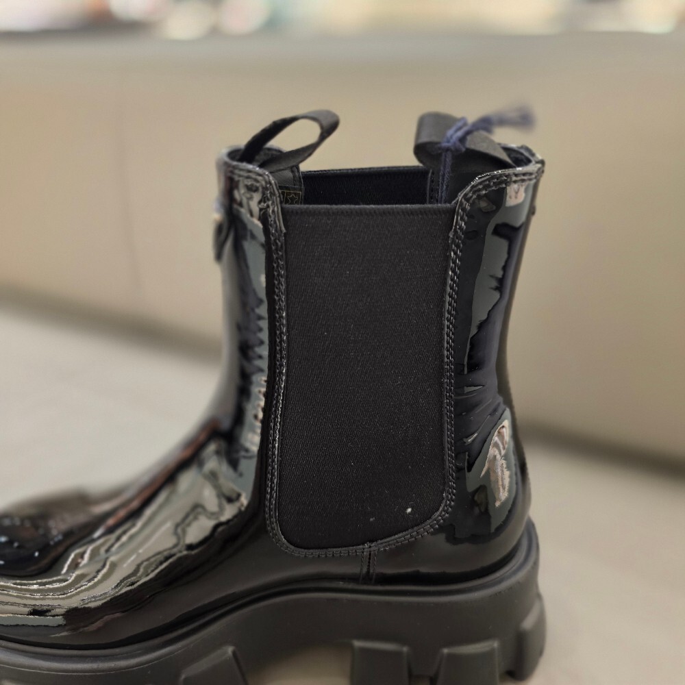 프라다 삼각로고 여성 첼시 부츠 1T256N