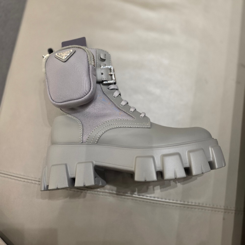 프라다 모놀리스 리나일론 여성 워커 부츠 1T255M