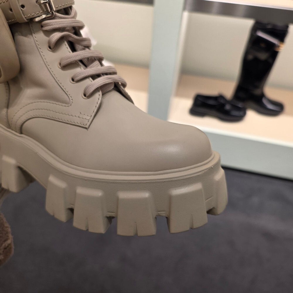 프라다 모놀리스 리나일론 여성 워커 부츠 1T255M