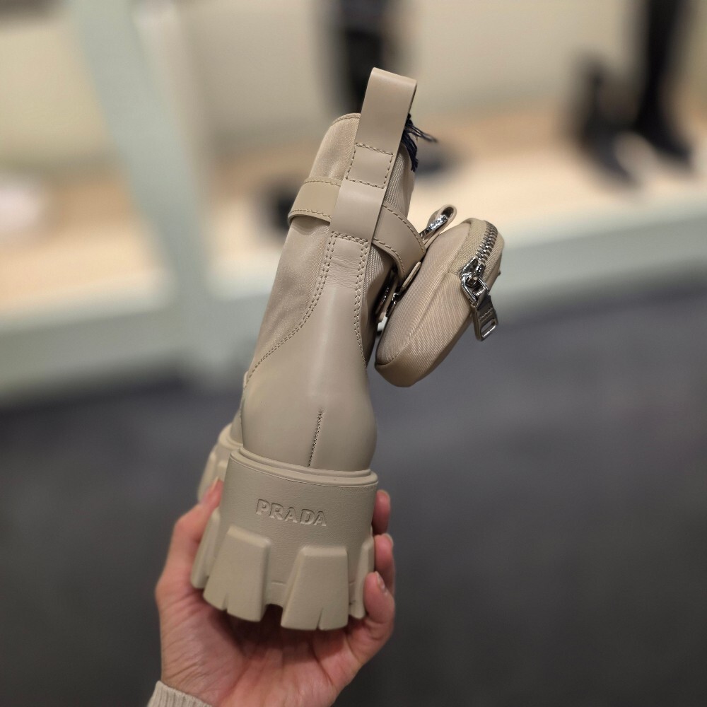 프라다 모놀리스 리나일론 여성 워커 부츠 1T255M