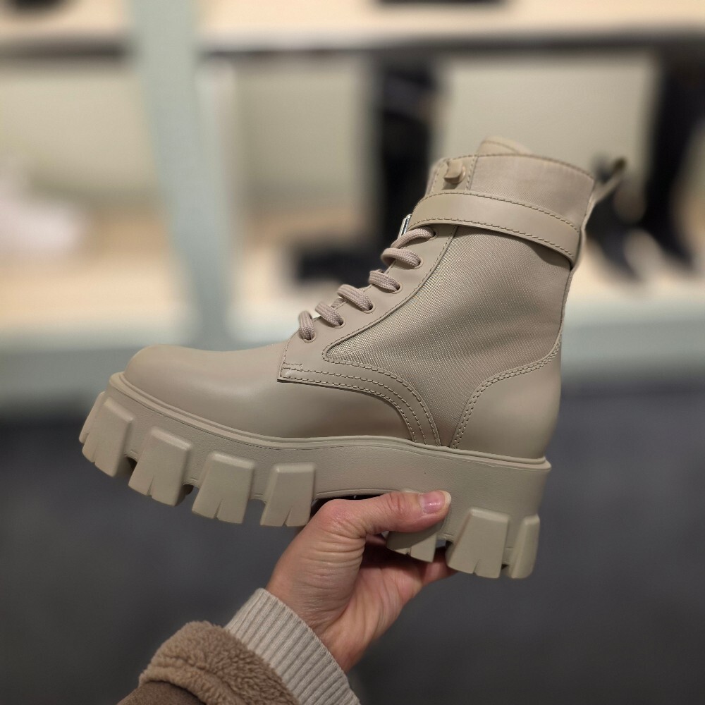 프라다 모놀리스 리나일론 여성 워커 부츠 1T255M