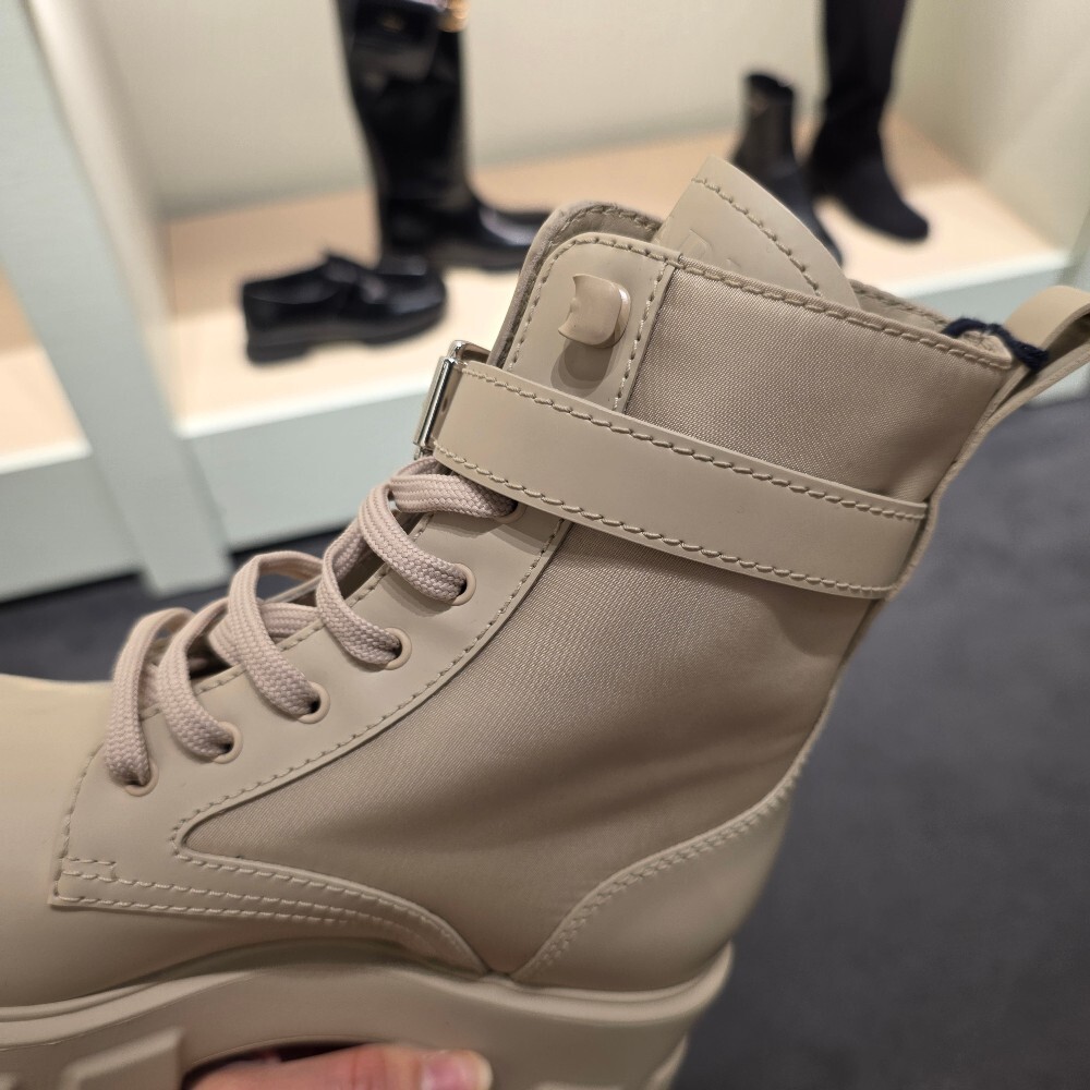 프라다 모놀리스 리나일론 여성 워커 부츠 1T255M