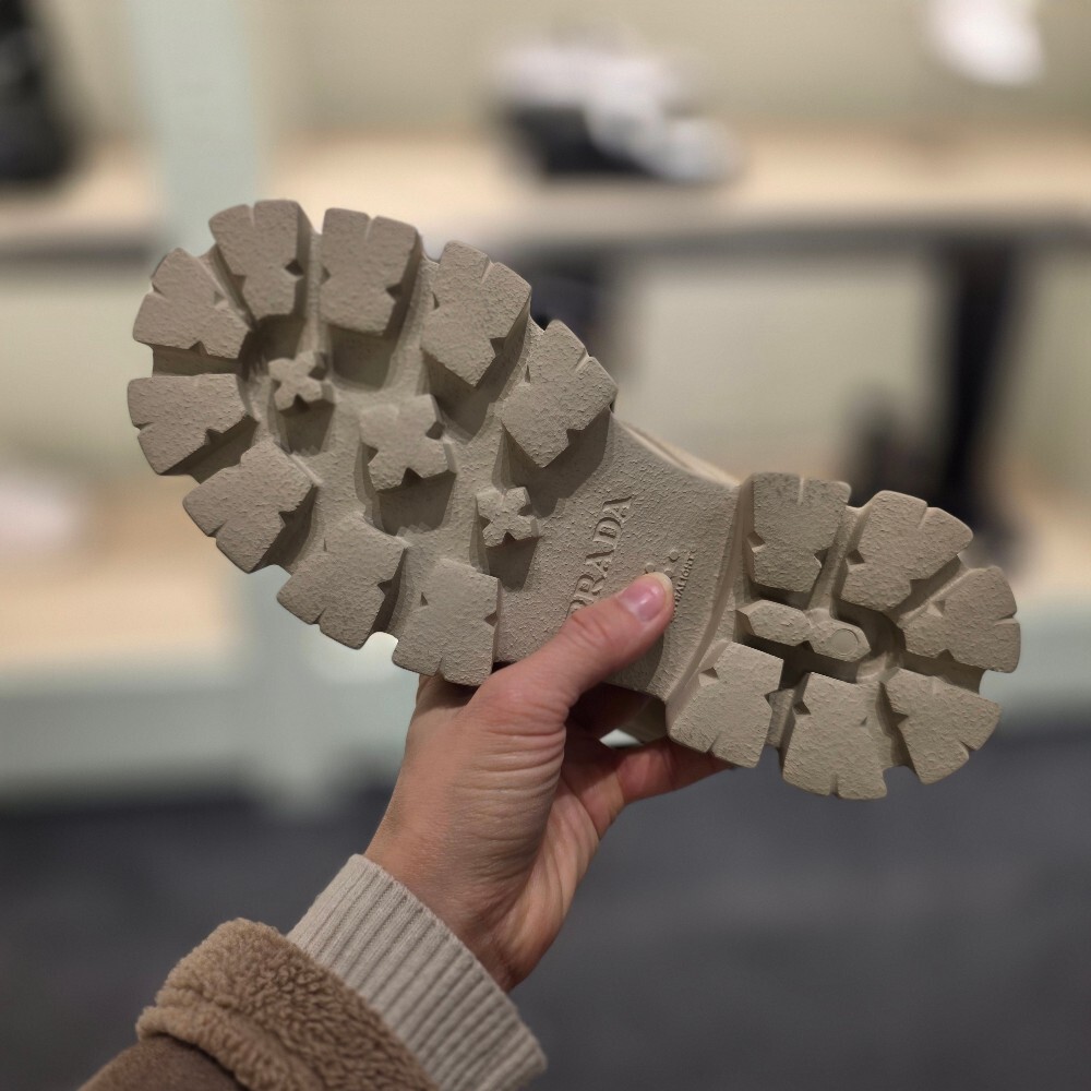 프라다 모놀리스 리나일론 여성 워커 부츠 1T255M