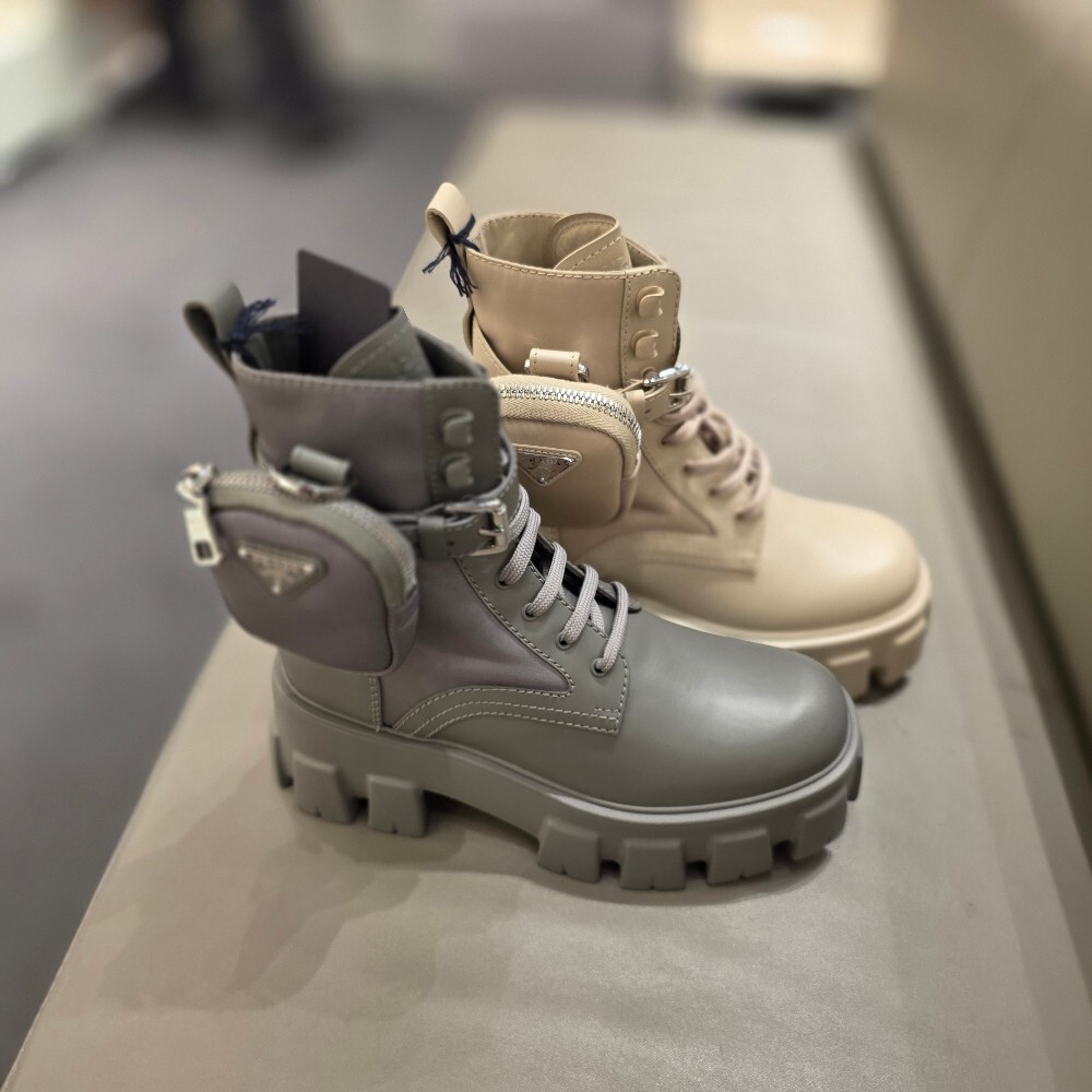 프라다 모놀리스 리나일론 여성 워커 부츠 1T255M