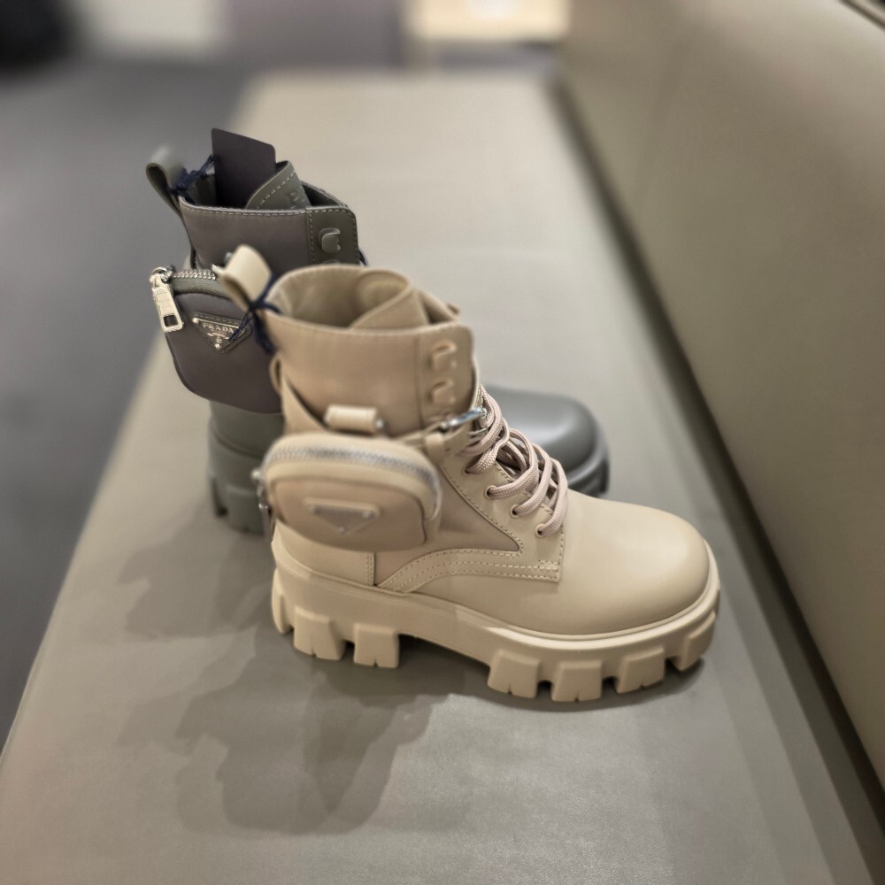 프라다 모놀리스 리나일론 여성 워커 부츠 1T255M