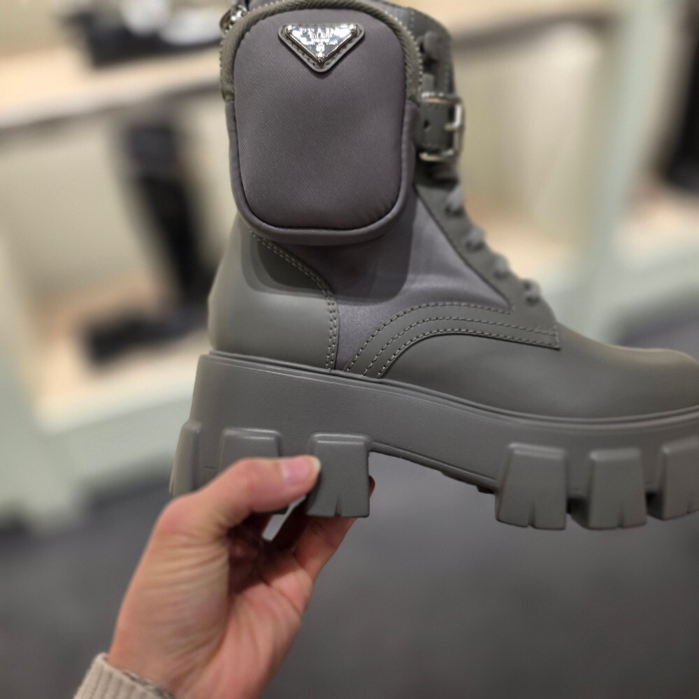 프라다 모놀리스 리나일론 여성 워커 부츠 1T255M