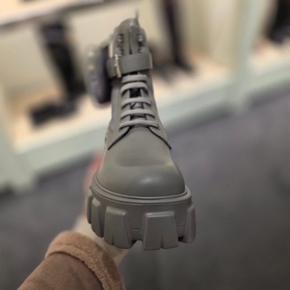 프라다 모놀리스 리나일론 여성 워커 부츠 1T255M