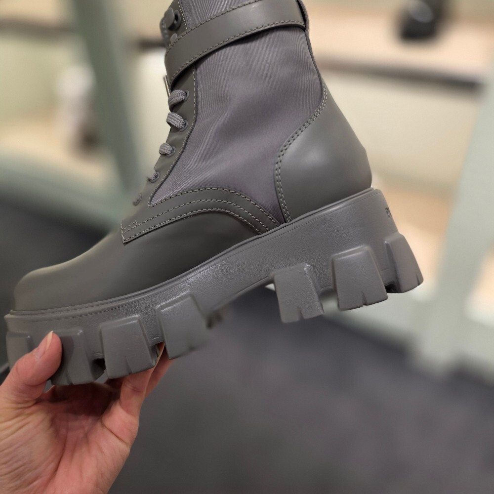 프라다 모놀리스 리나일론 여성 워커 부츠 1T255M