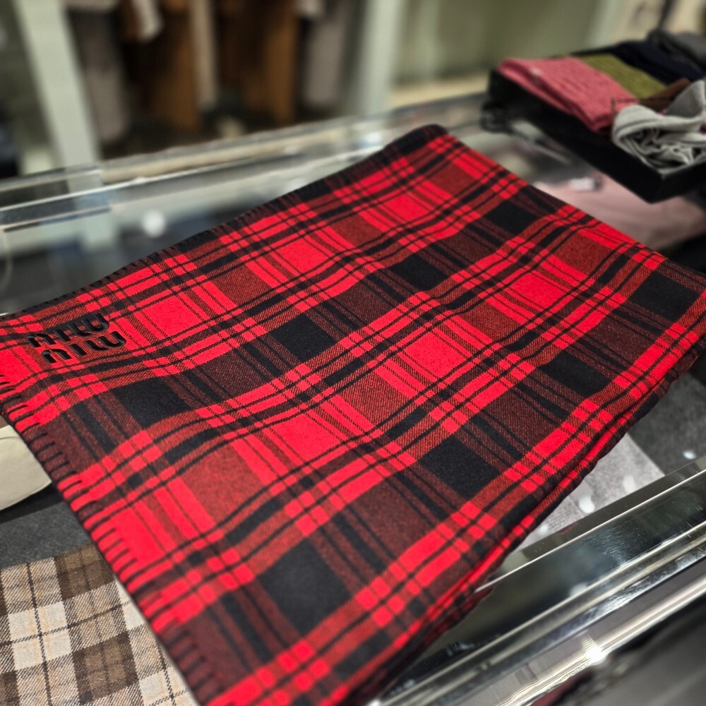 미우미우 마드라스 체크 담요 5RM086