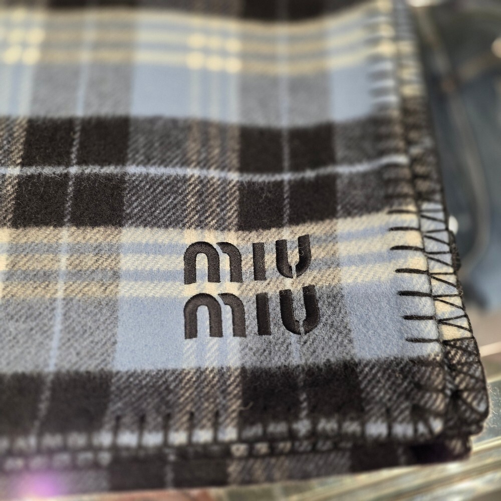 미우미우 마드라스 체크 담요 5RM086