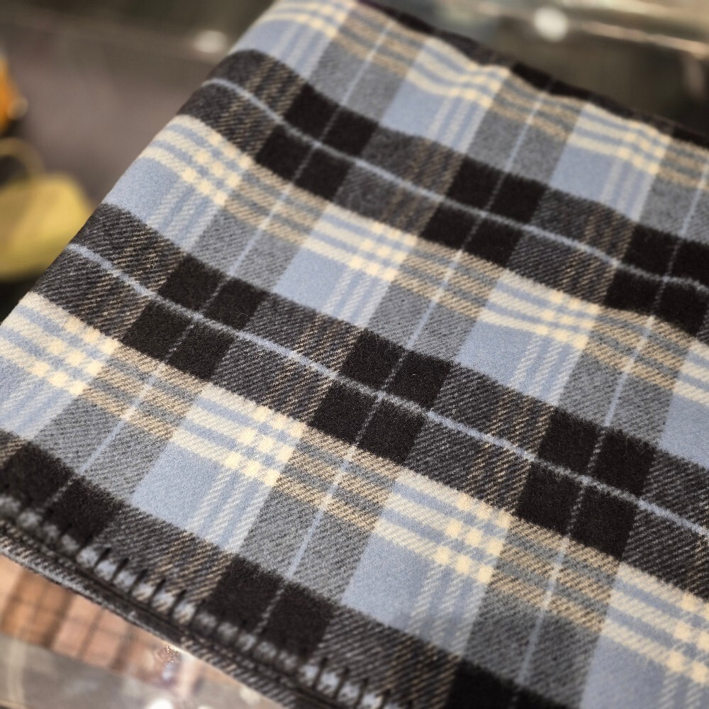 미우미우 마드라스 체크 담요 5RM086