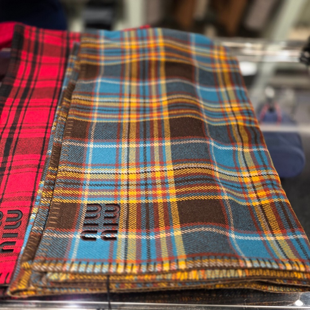 미우미우 마드라스 체크 담요 5RM086