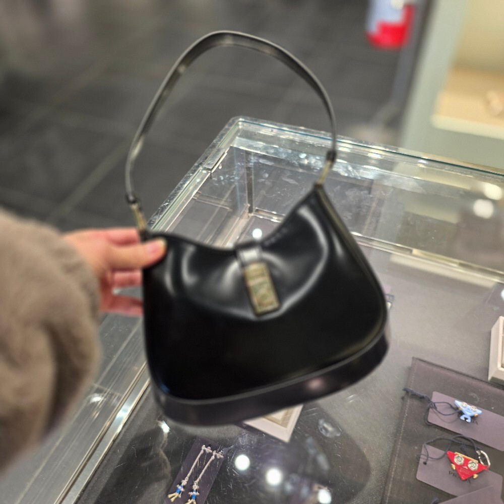 프라다 브러시드 레더 클레오 숄더백 1BC169