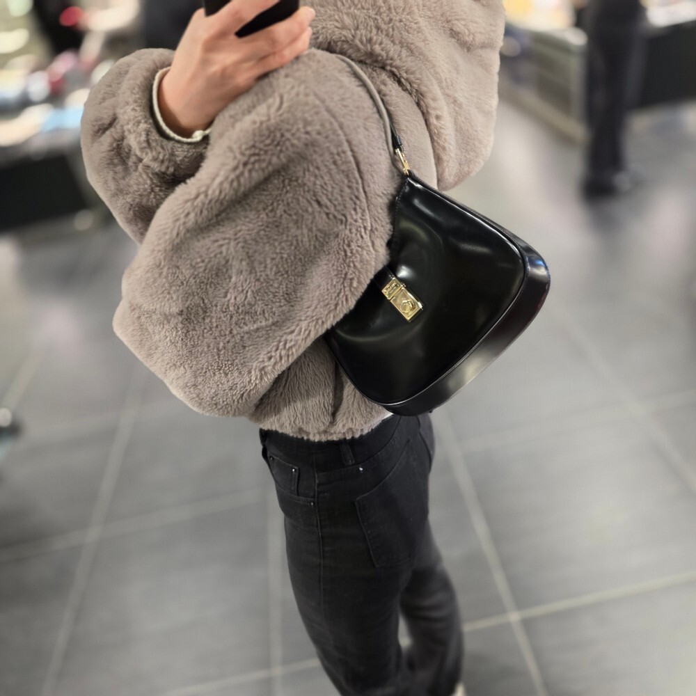 프라다 브러시드 레더 클레오 숄더백 1BC169