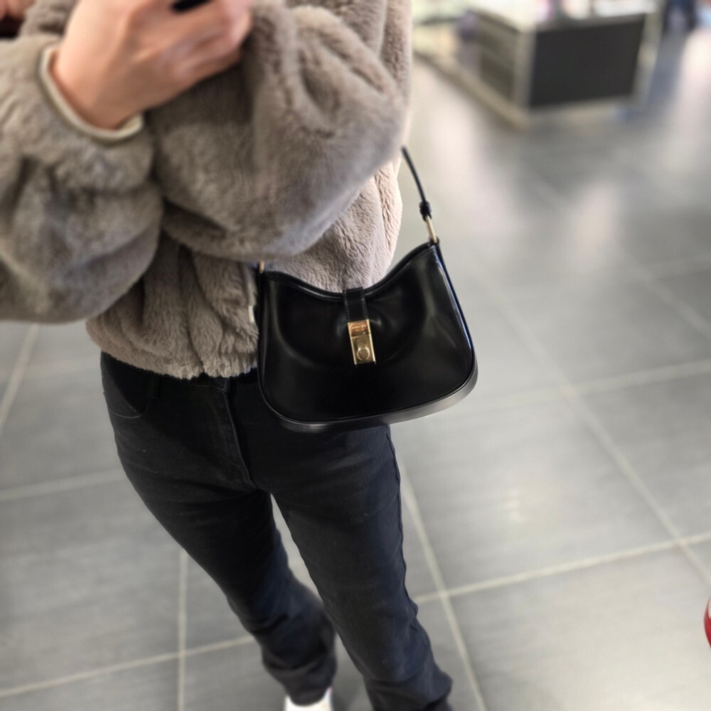 프라다 브러시드 레더 클레오 숄더백 1BC169