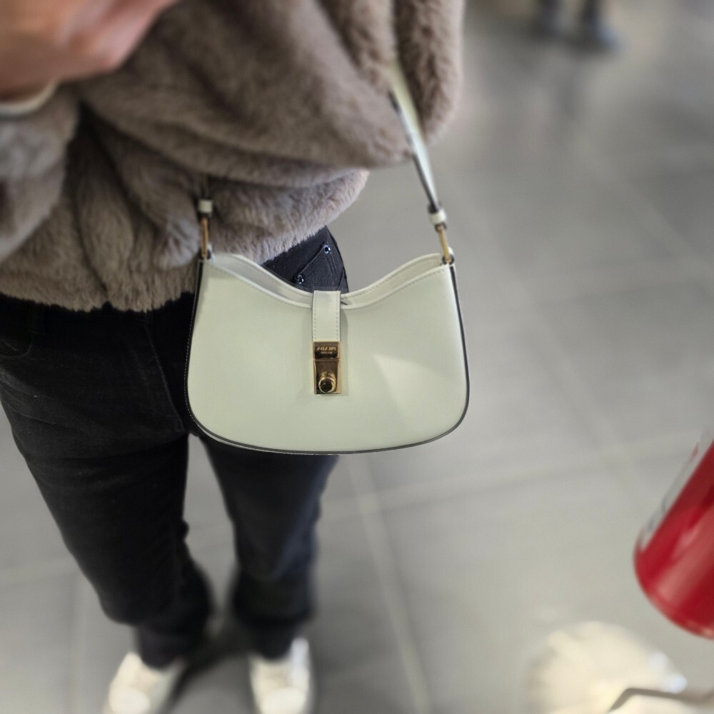 프라다 브러시드 레더 클레오 숄더백 1BC169