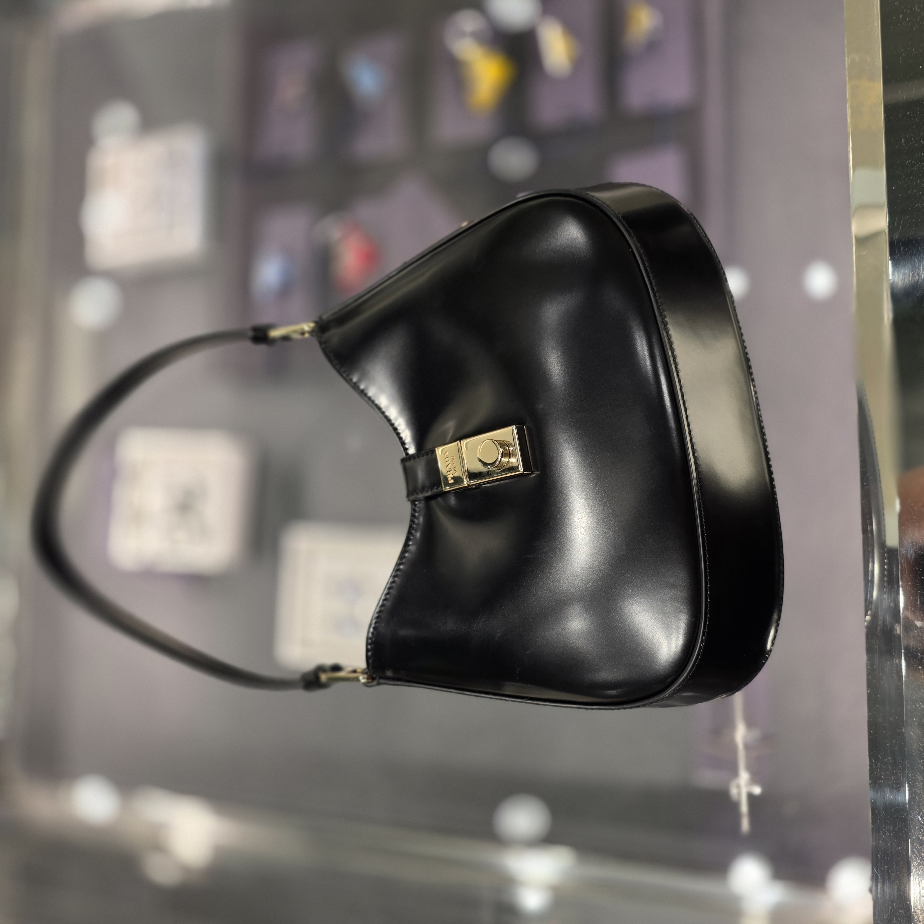 프라다 브러시드 레더 클레오 숄더백 1BC169