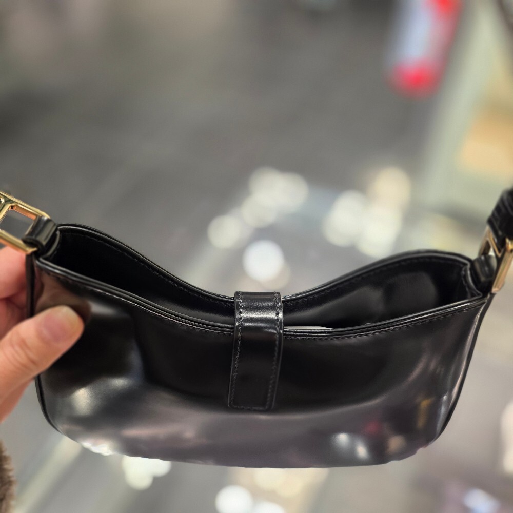 프라다 브러시드 레더 클레오 숄더백 1BC169