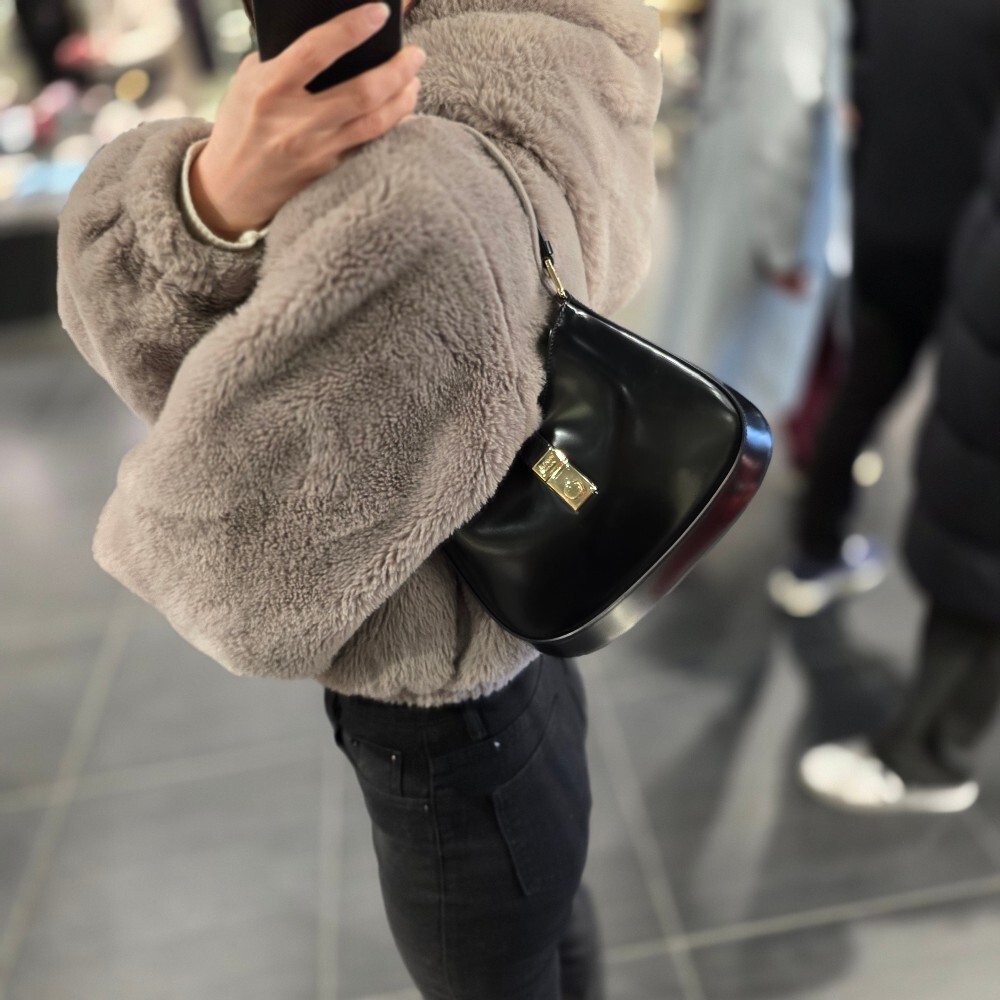 프라다 브러시드 레더 클레오 숄더백 1BC169