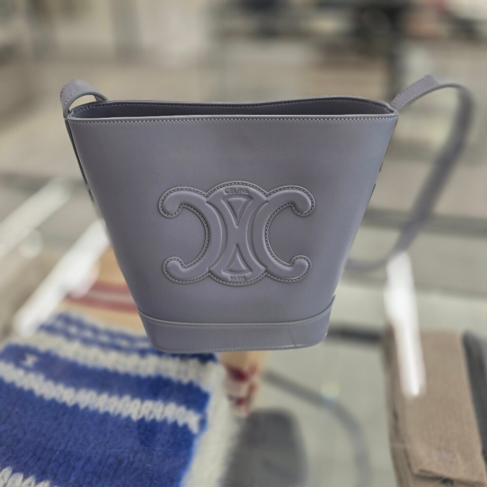 셀린느 퀴르 트리옹프 스몰 버킷백 113783DU3.07LG